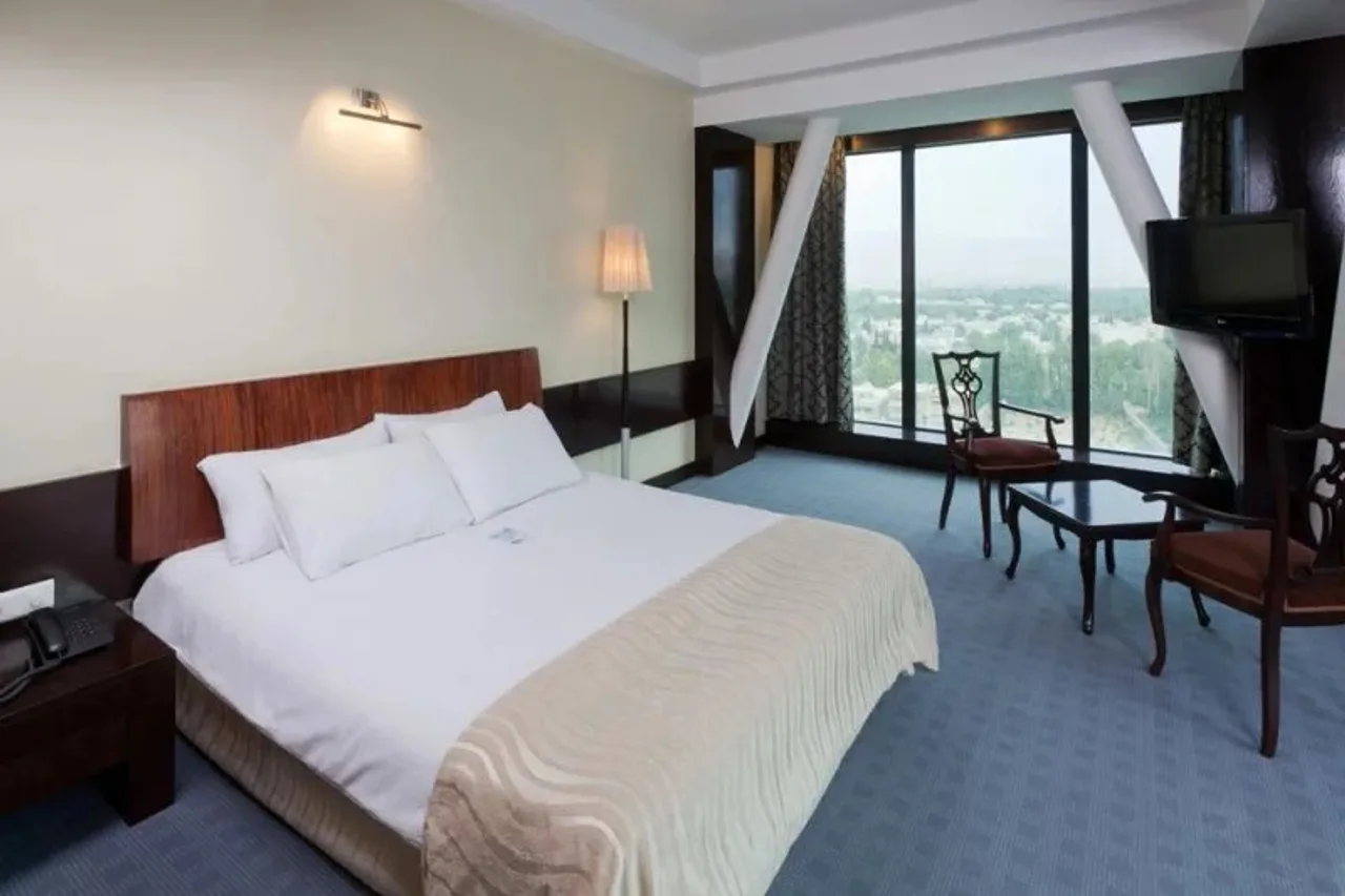 Chamran Grand Hotel — ภาพห้องพักและบรรยากาศ