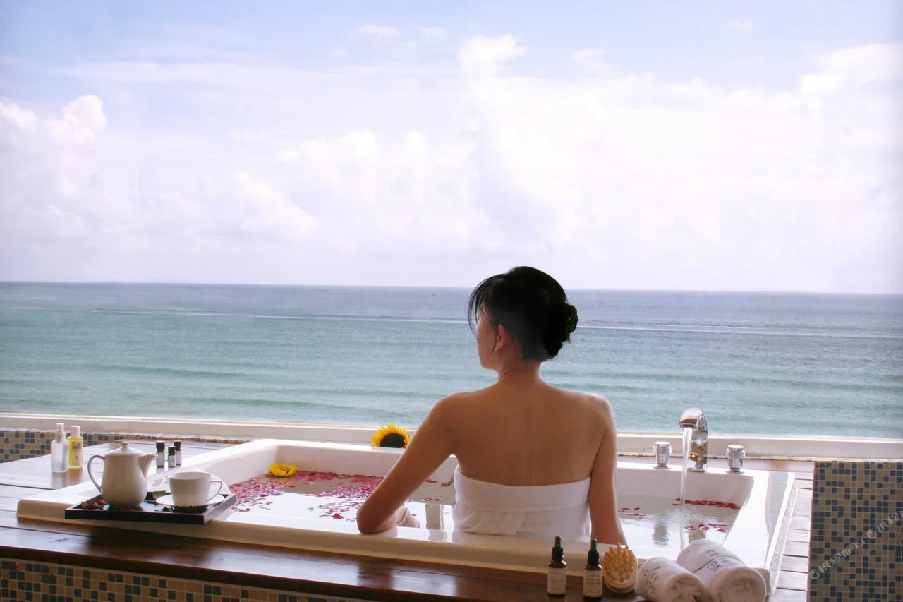 Chateau Beach Resort Kenting — rooms and atmosphere