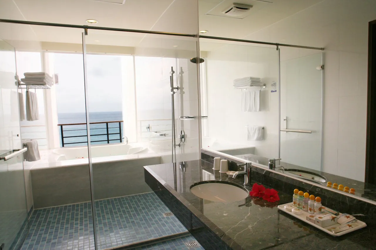 Chateau Beach Resort Kenting — rooms and atmosphere