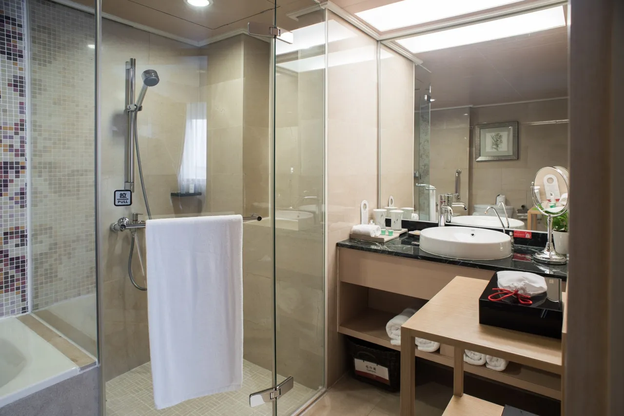 Chateau de Chine Hotel Hualien — rooms and atmosphere