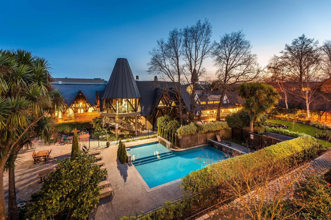 Chateau on the Park — a DoubleTree by Hilton — rooms and atmosphere