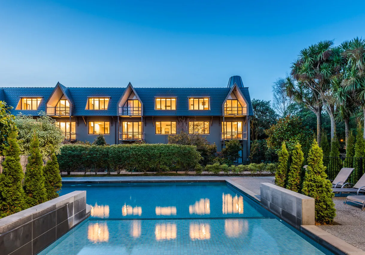 Chateau on the Park — a DoubleTree by Hilton — rooms and atmosphere