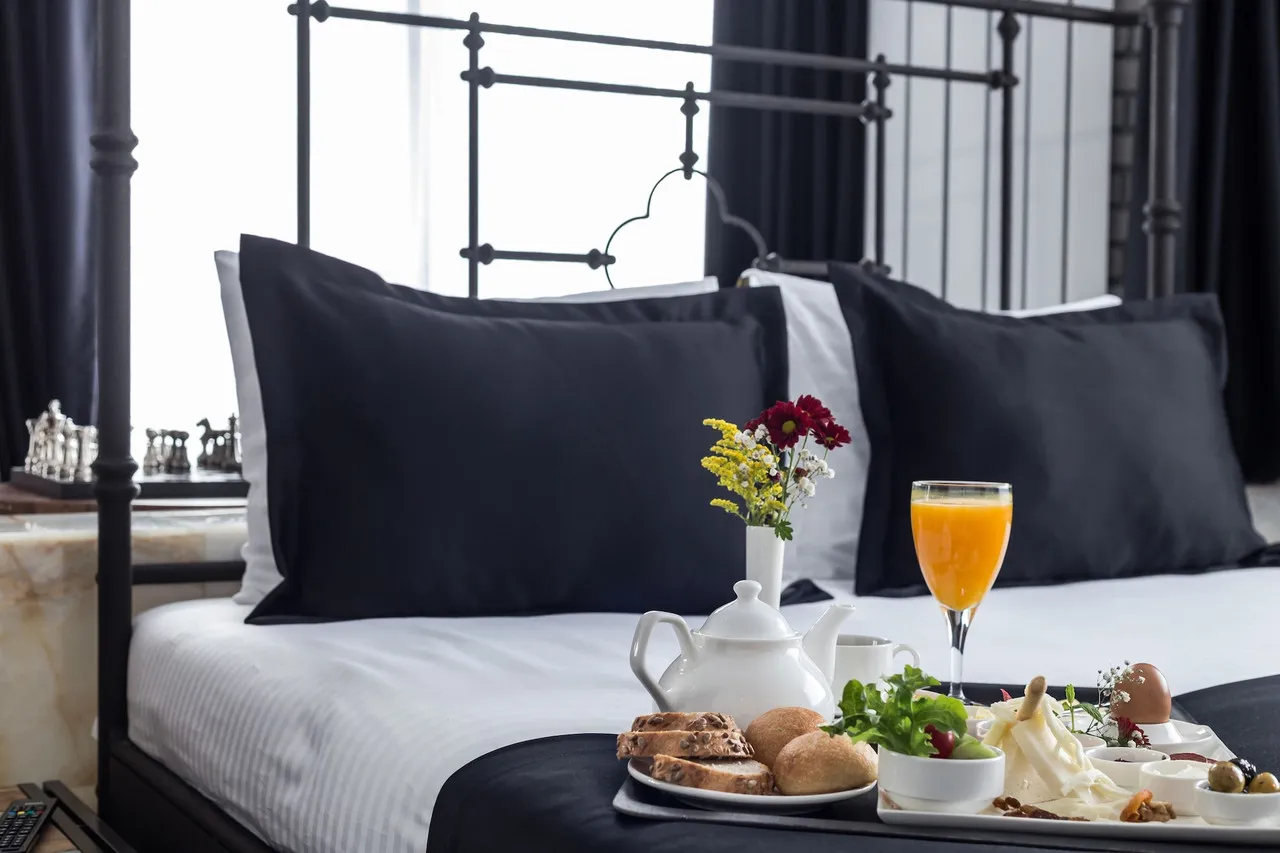 Check Inn Suite Hotel & SPA — rooms and atmosphere