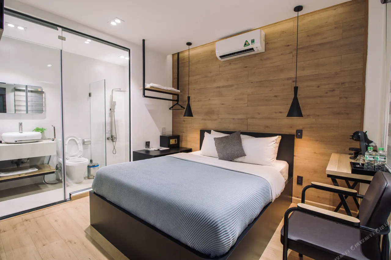 Chotel Pham Ngu Lao — rooms and atmosphere