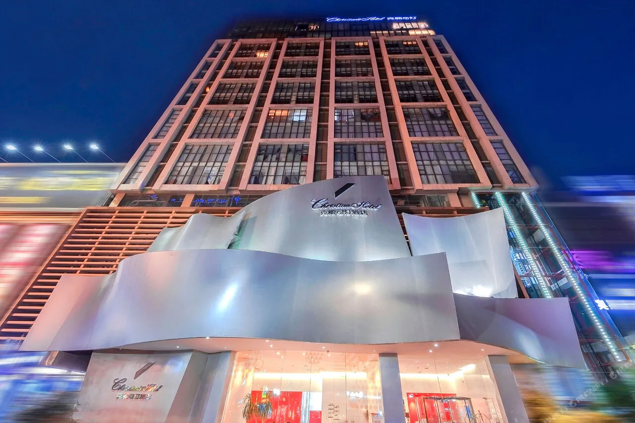 Christian's Hotel Luoyang — rooms and atmosphere