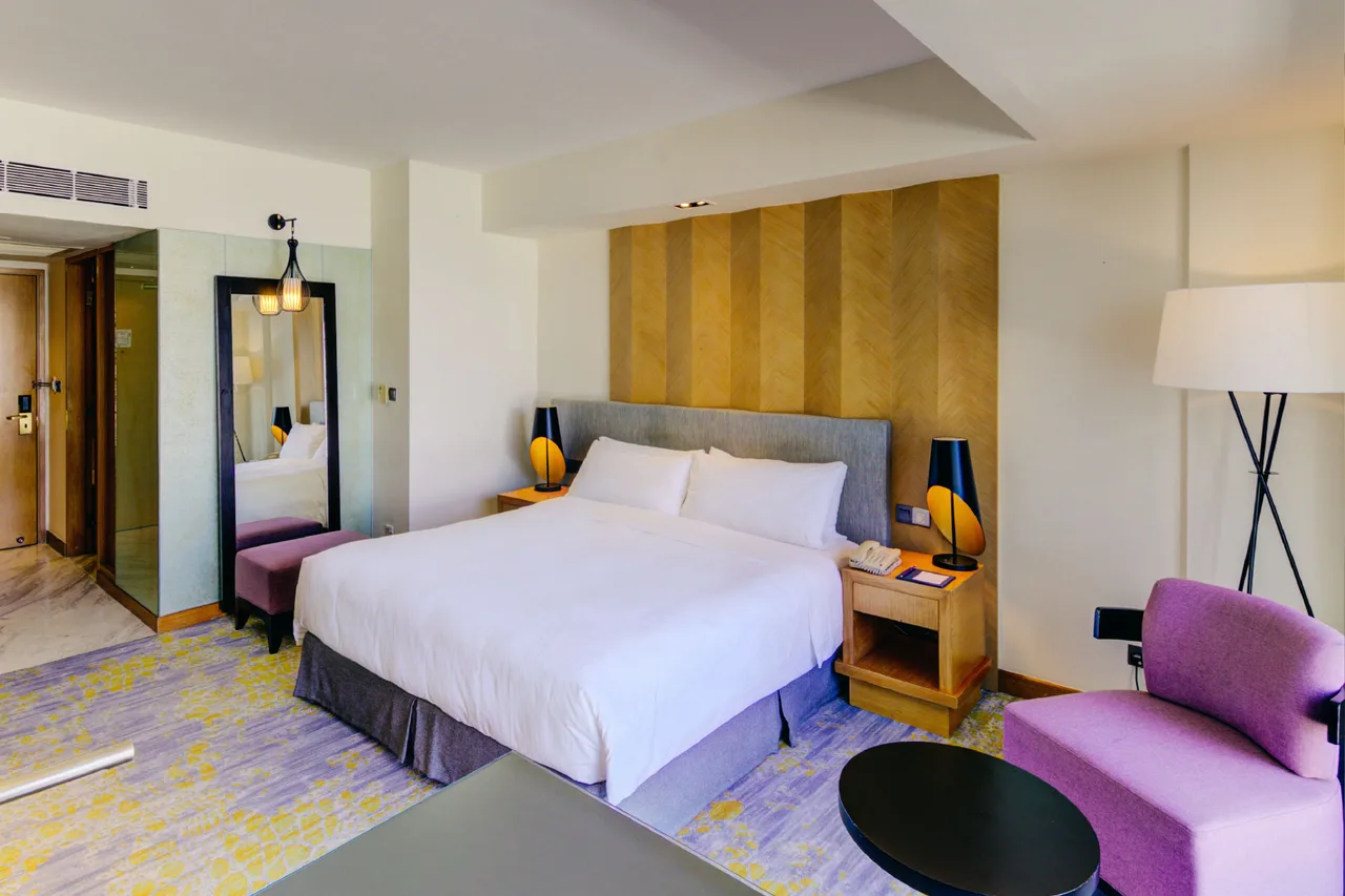 Cinnamon Grand Colombo — rooms and atmosphere