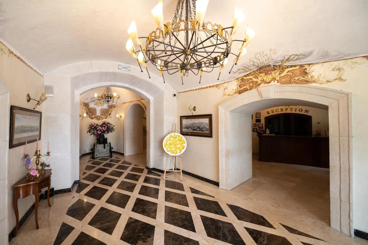 Citadel Inn Gastro Boutique Hotel — ภาพห้องพักและบรรยากาศ
