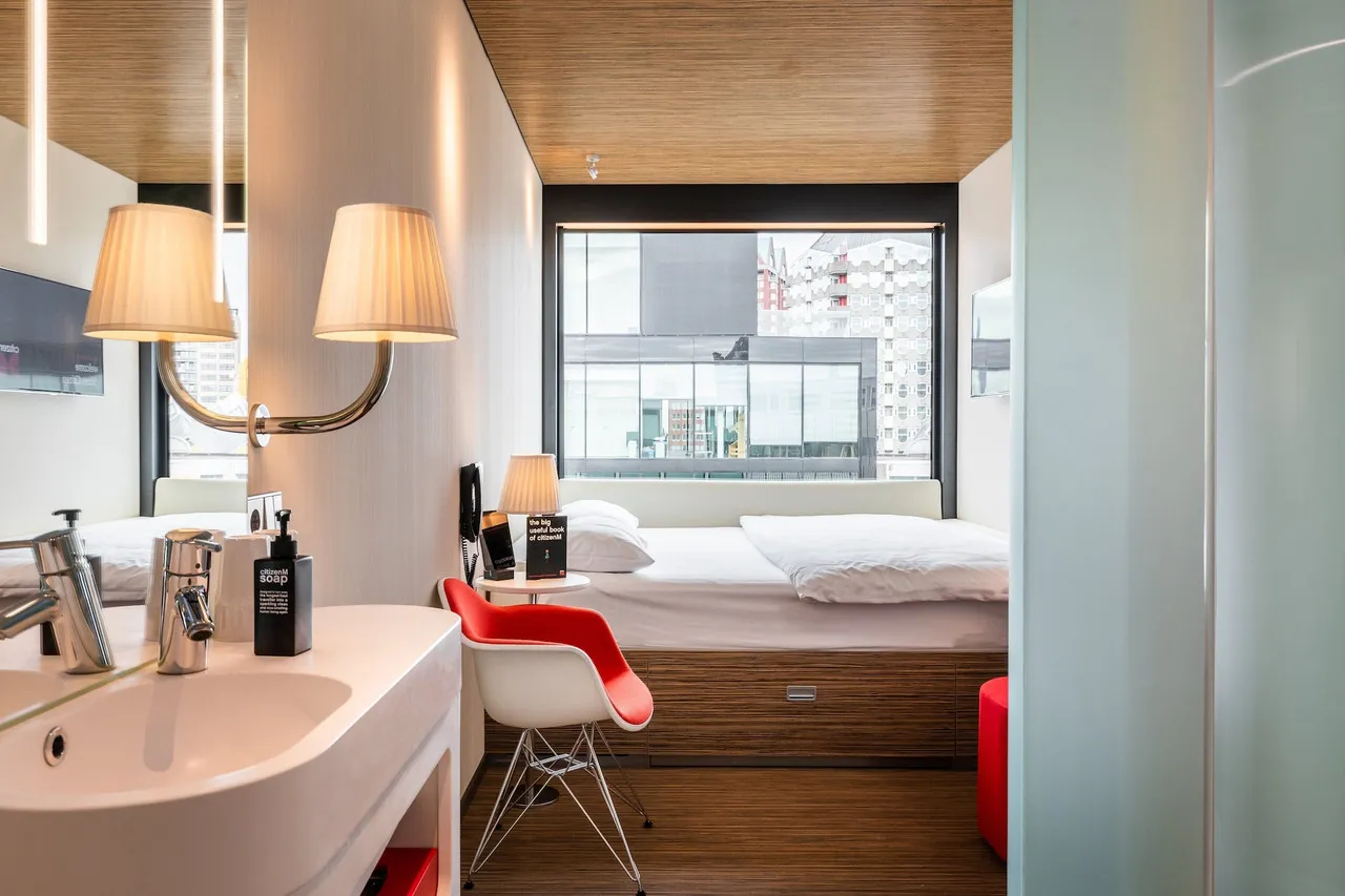 citizenM Rotterdam — rooms and atmosphere