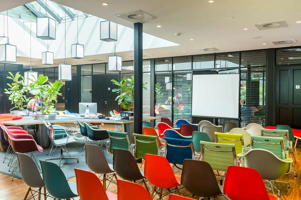citizenM Rotterdam — rooms and atmosphere