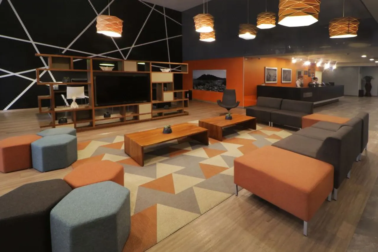 City Express Plus by Marriott Monterrey Nuevo Sur — ภาพห้องพักและบรรยากาศ