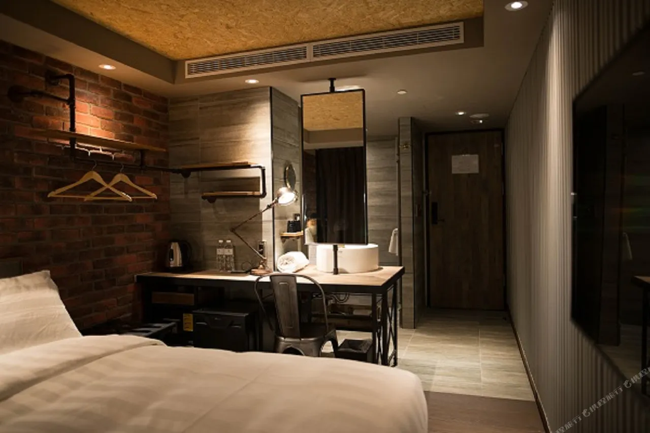 City Suites Kaohsiung Pier2 — rooms and atmosphere