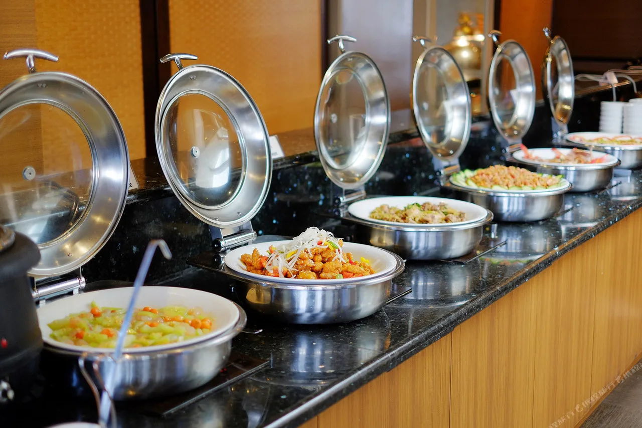 City Suites - Taoyuan Gateway — rooms and atmosphere