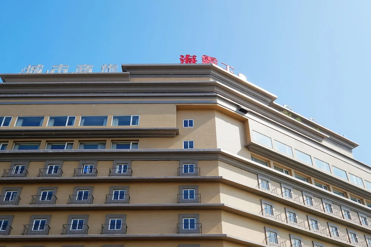 City Suites - Taoyuan Gateway — rooms and atmosphere