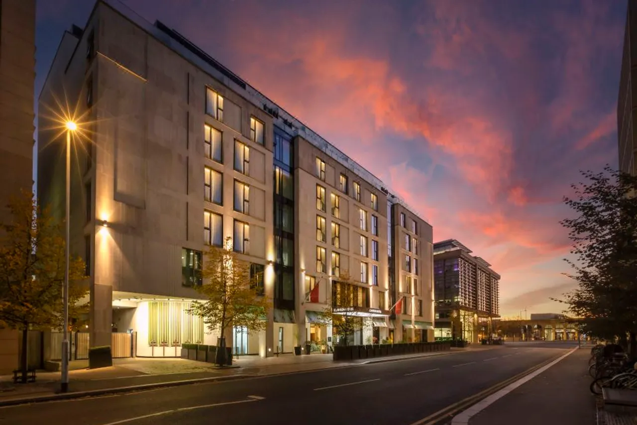Clayton Hotel Cambridge (formerly The Tamburlaine) — โรงแรมในเคมบริดจ์