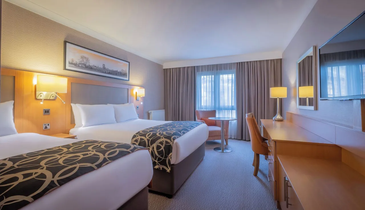 Clayton Hotel Leeds — rooms and atmosphere