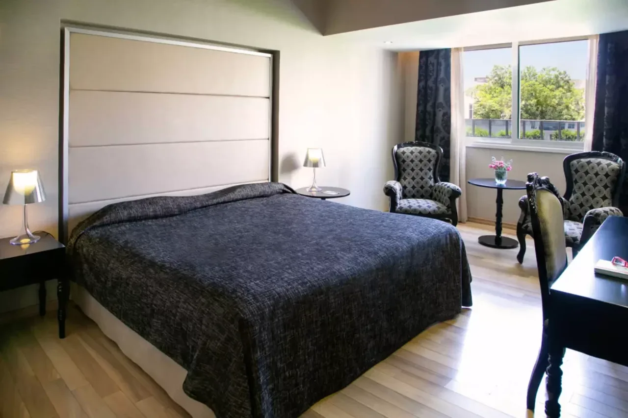 Cleopatra Hotel — ภาพห้องพักและบรรยากาศ