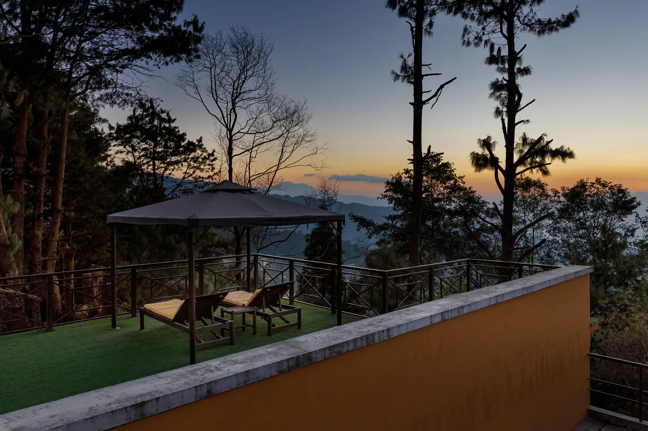 Club Himalaya Nagarkot — rooms and atmosphere