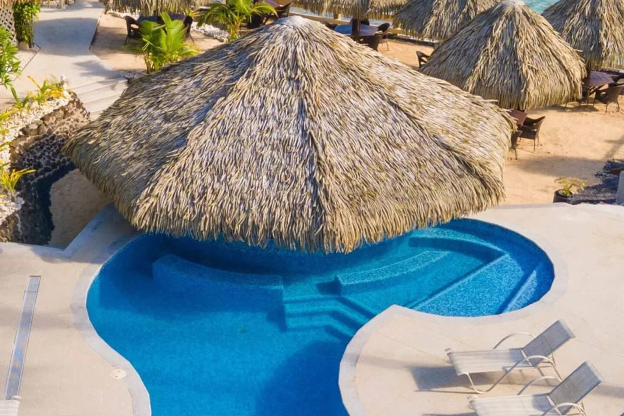 Club Raro Resort (Adults Only) — โรงแรมในอาวารัว
