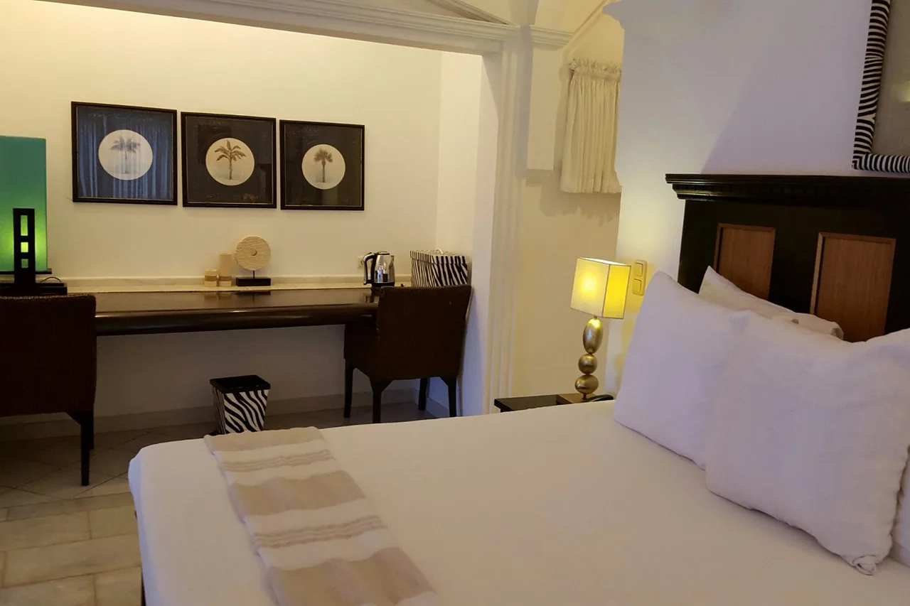 Coco Ocean Resort &amp; Spa — rooms and atmosphere
