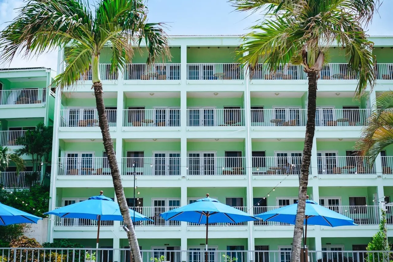 Coconut Court Beach Hotel — ภาพห้องพักและบรรยากาศ