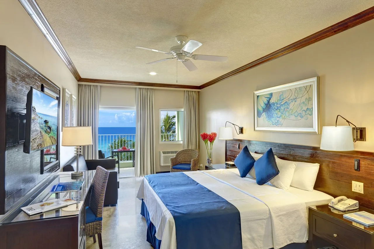 Coconut Court Beach Hotel — ภาพห้องพักและบรรยากาศ