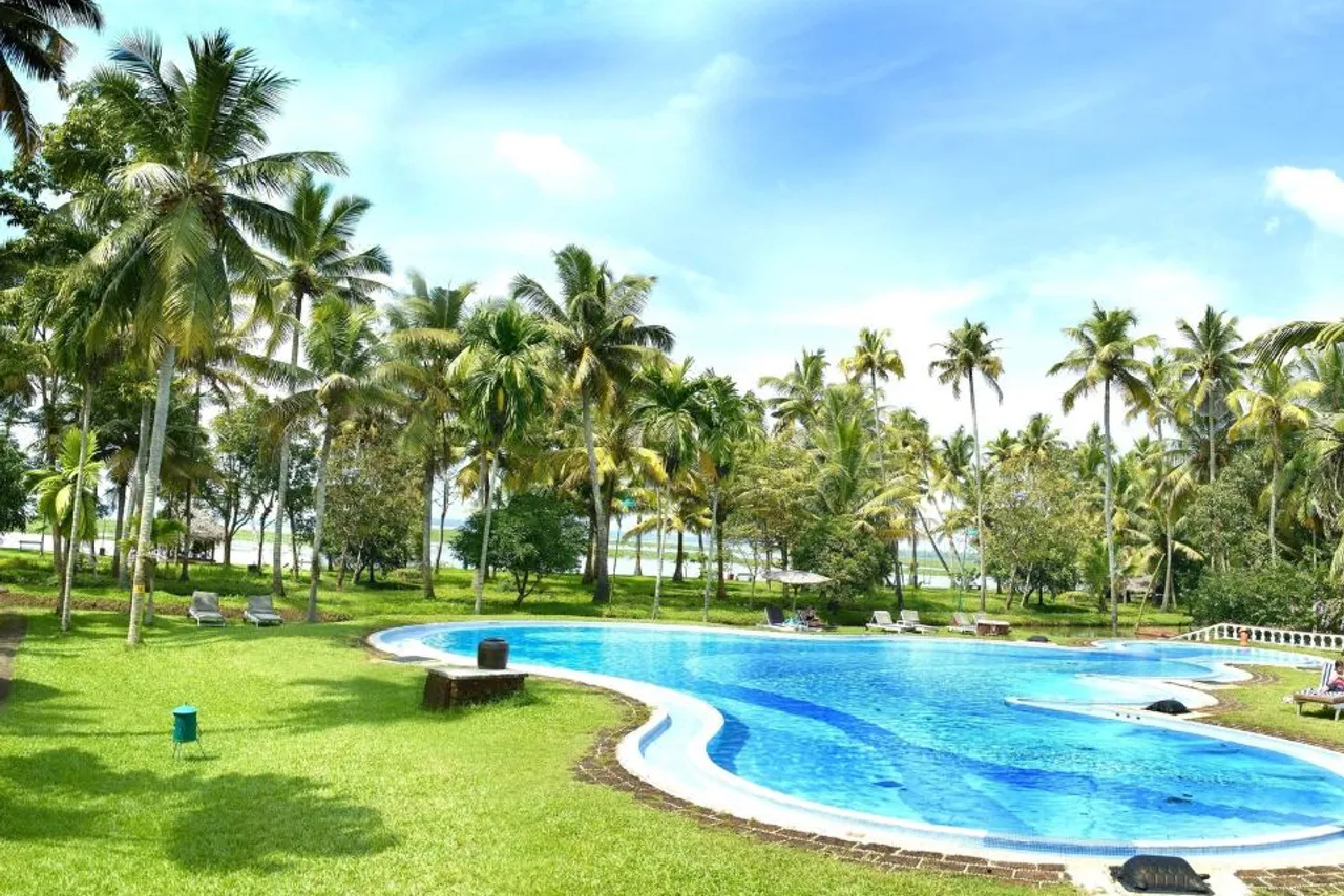 Coconut Lagoon - A CGH Earth Experience — rooms and atmosphere