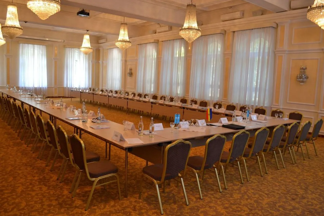 Codru Hotel — โรงแรมในคีชีเนา
