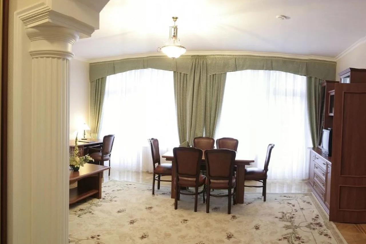 Codru Hotel — ภาพห้องพักและบรรยากาศ