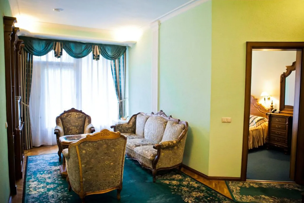 Codru Hotel — ภาพห้องพักและบรรยากาศ