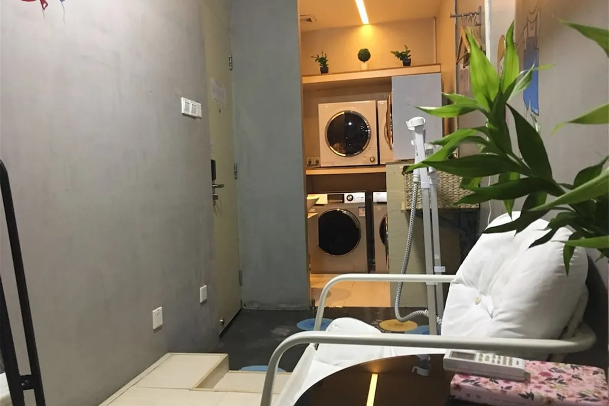 Colour Inn (Shenzhen Dongmen) — rooms and atmosphere