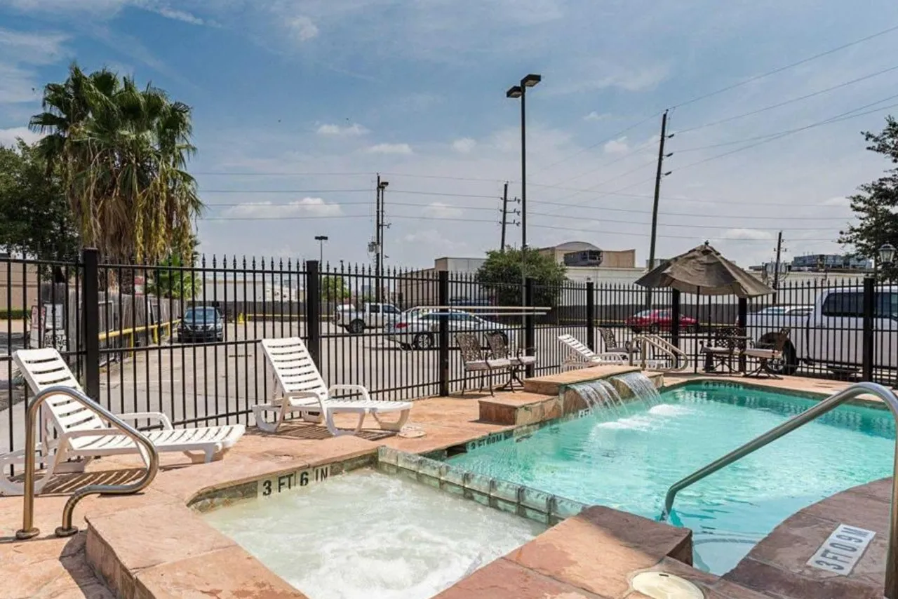 Comfort Suites Houston near Medical Center - NRG Stadium — ภาพห้องพักและบรรยากาศ