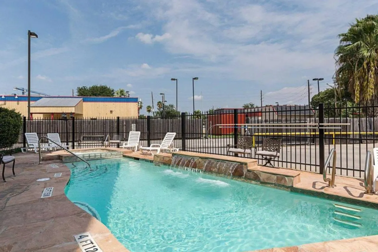 Comfort Suites Houston near Medical Center - NRG Stadium — ภาพห้องพักและบรรยากาศ