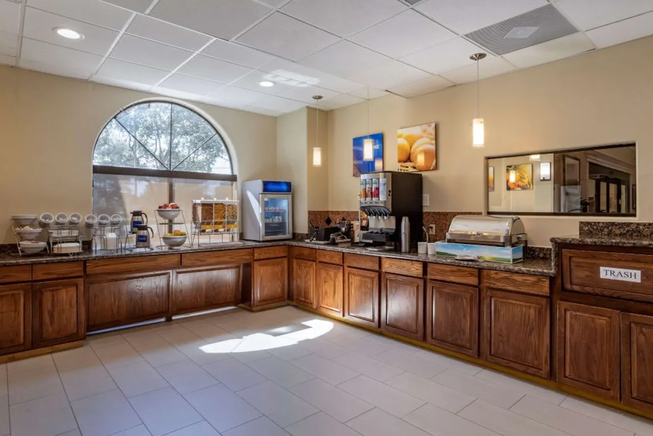 Comfort Suites Houston near Medical Center - NRG Stadium — ภาพห้องพักและบรรยากาศ