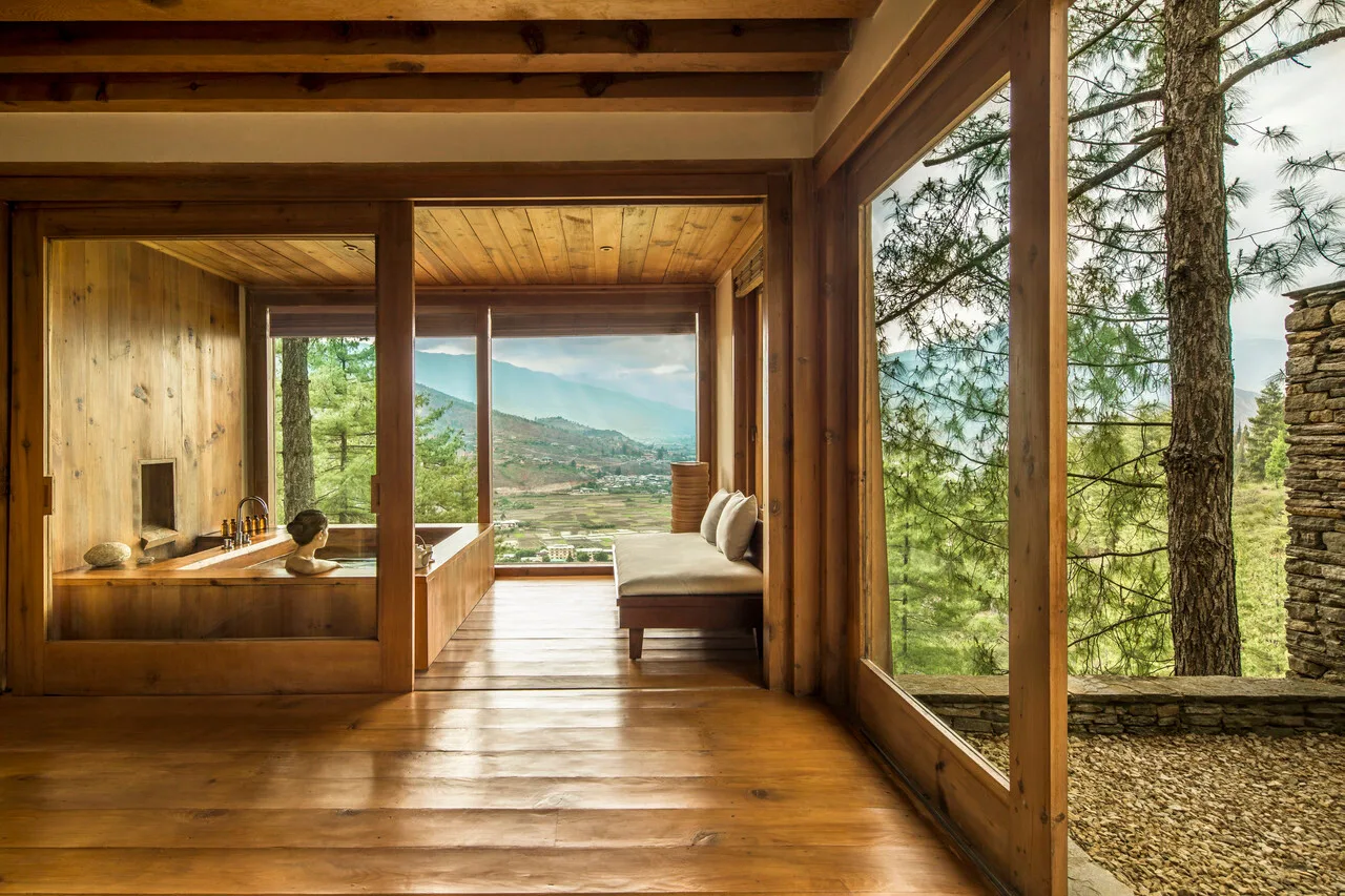6 โรงแรมน่าพักใน Paro ภูฏาน — ที่พักหุบเขาประตูสู่วัดทักซัง รังเสือบนหน้าผา
