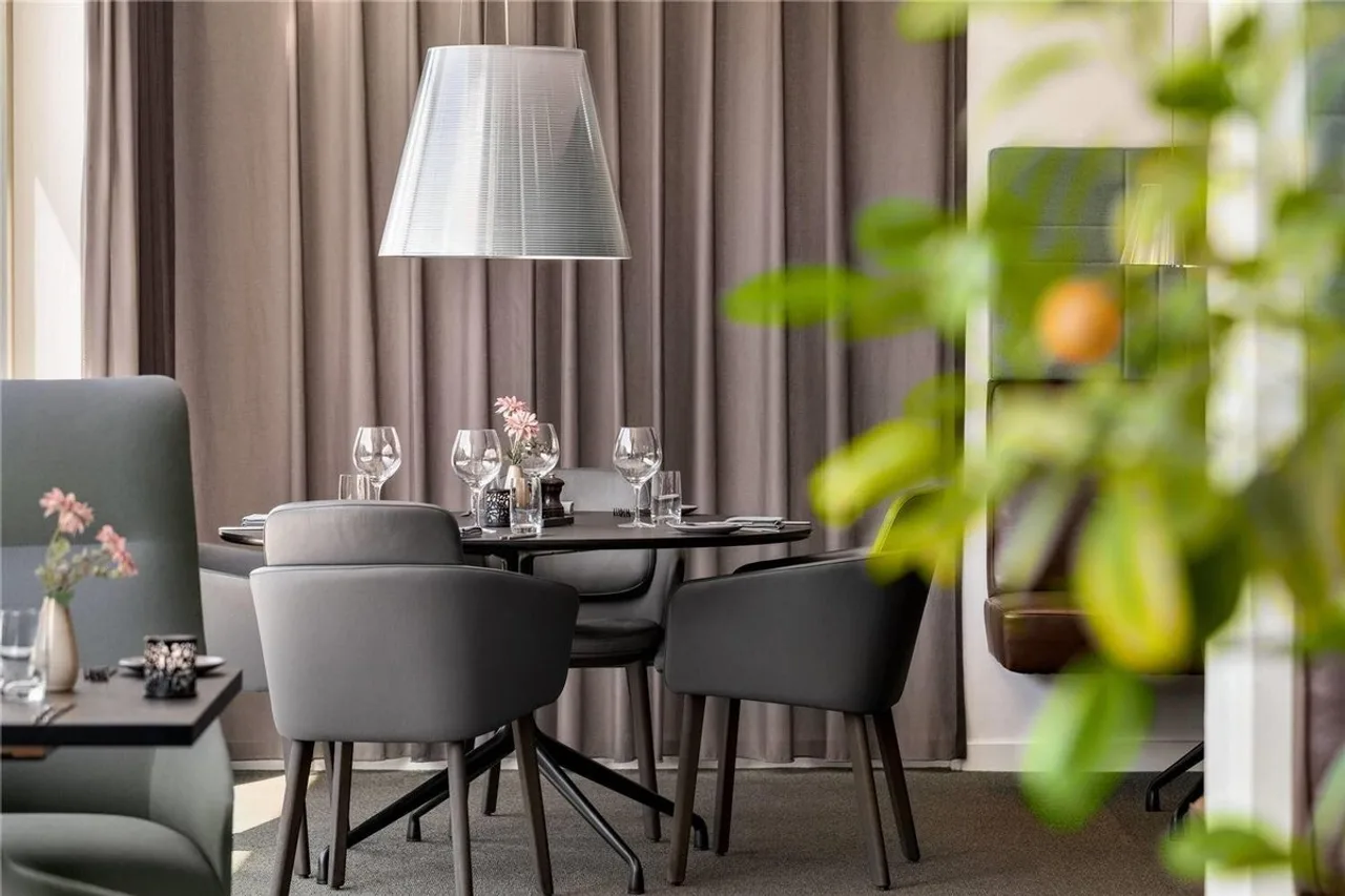 Comwell Hvide Hus Aalborg — ภาพห้องพักและบรรยากาศ