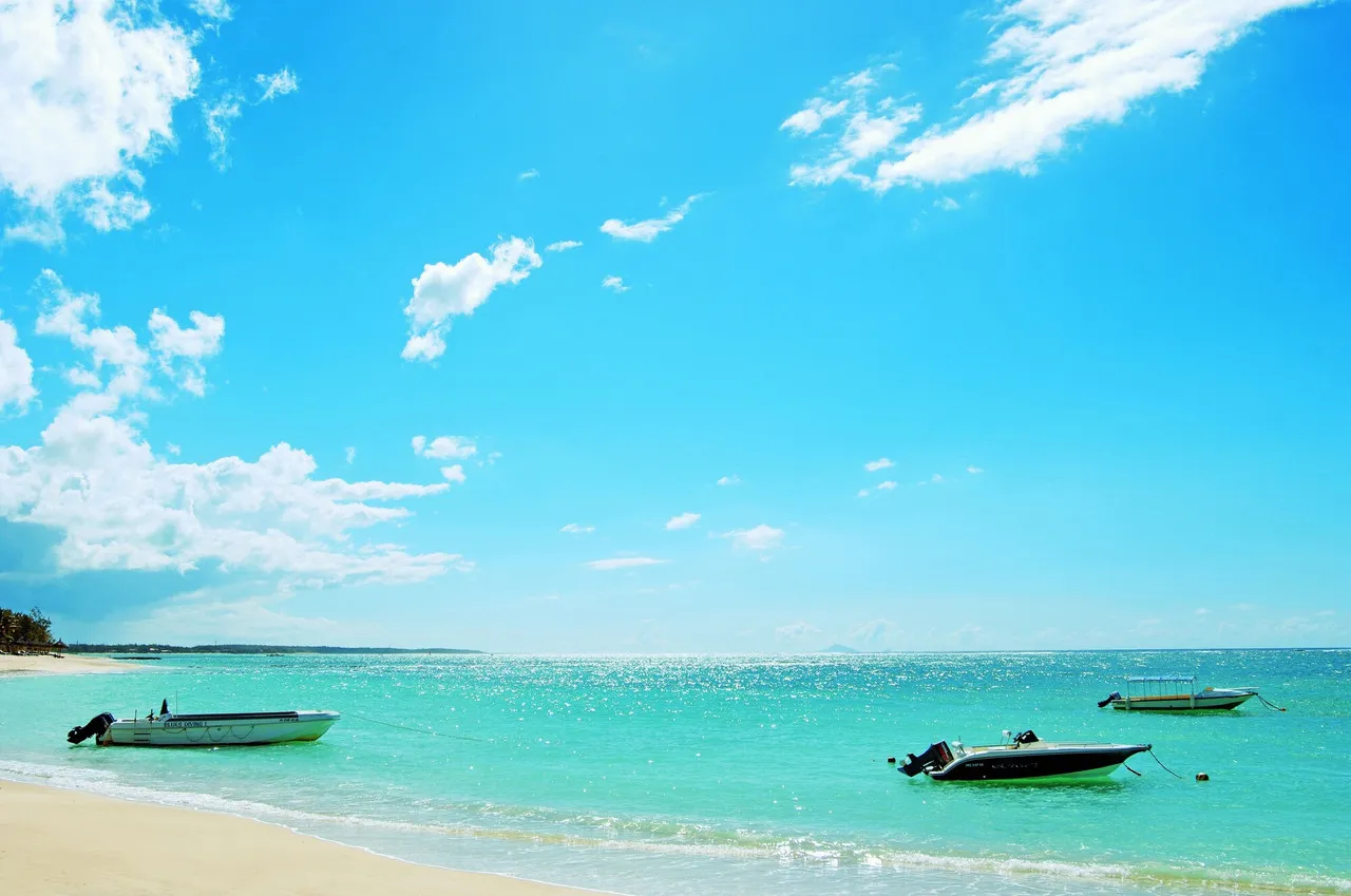Constance Belle Mare Plage — rooms and atmosphere