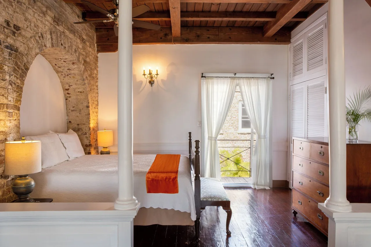 Copper & Lumber Store Hotel — ภาพห้องพักและบรรยากาศ