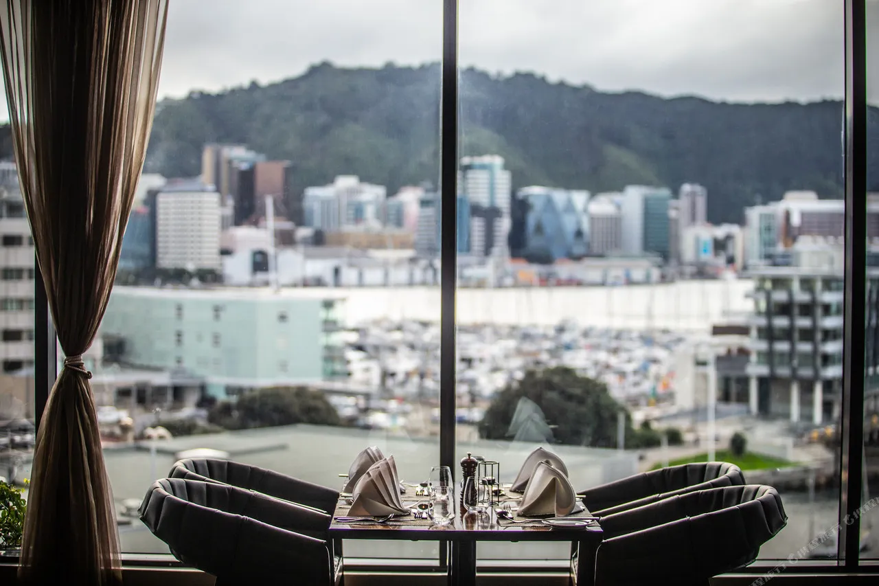 Copthorne Hotel Wellington Oriental Bay — rooms and atmosphere