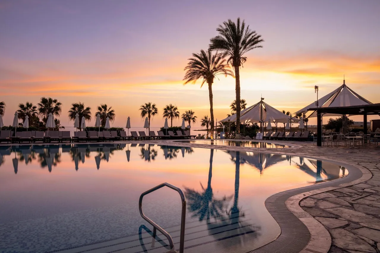 Coral Beach Hotel & Resort — ภาพห้องพักและบรรยากาศ