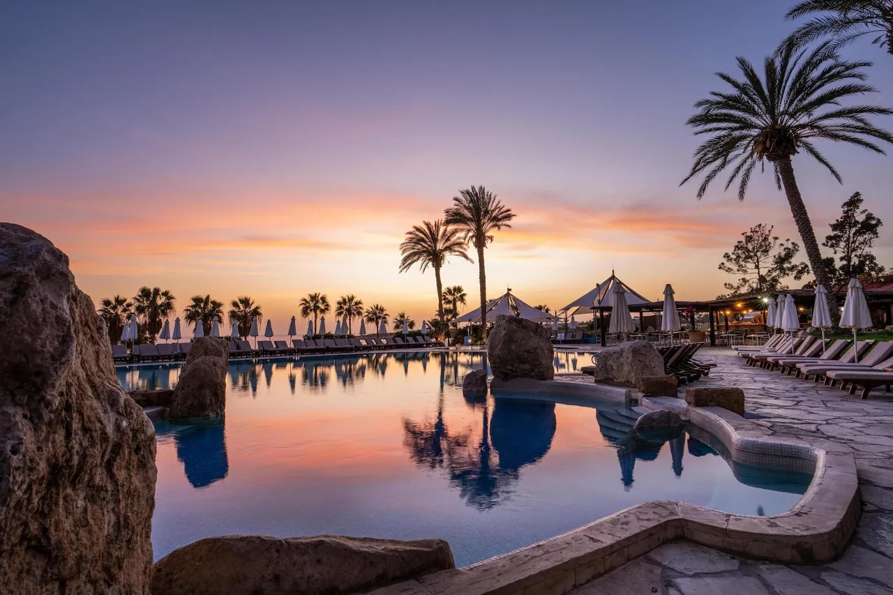 Coral Beach Hotel & Resort — ภาพห้องพักและบรรยากาศ