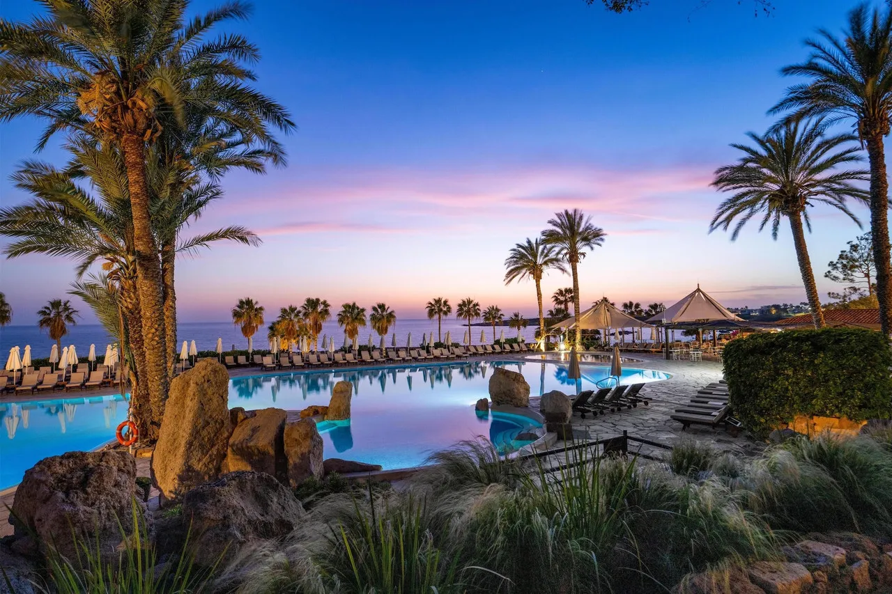 Coral Beach Hotel & Resort — ภาพห้องพักและบรรยากาศ