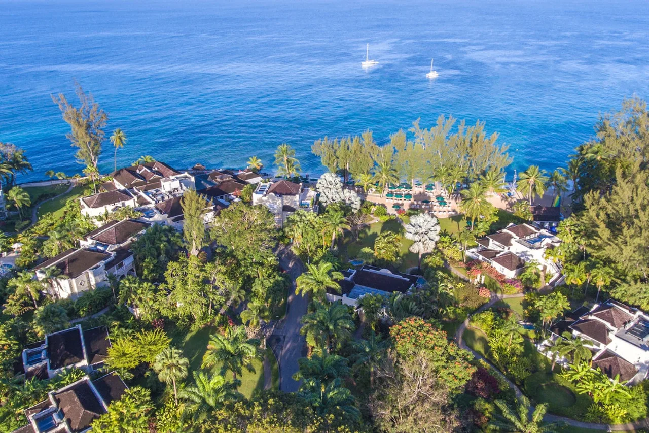Coral Reef Club — ภาพห้องพักและบรรยากาศ
