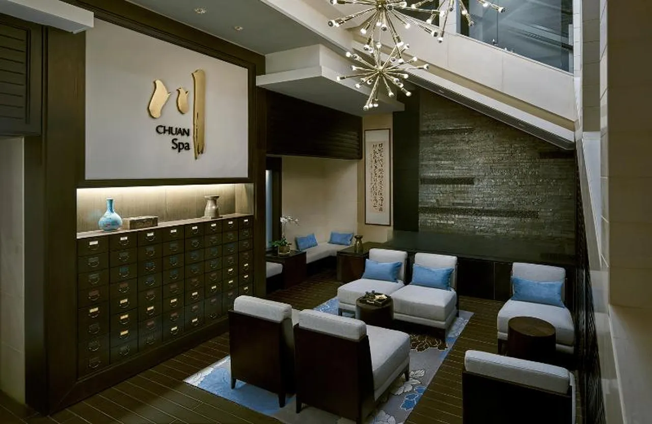 Cordis Hong Kong — rooms and atmosphere