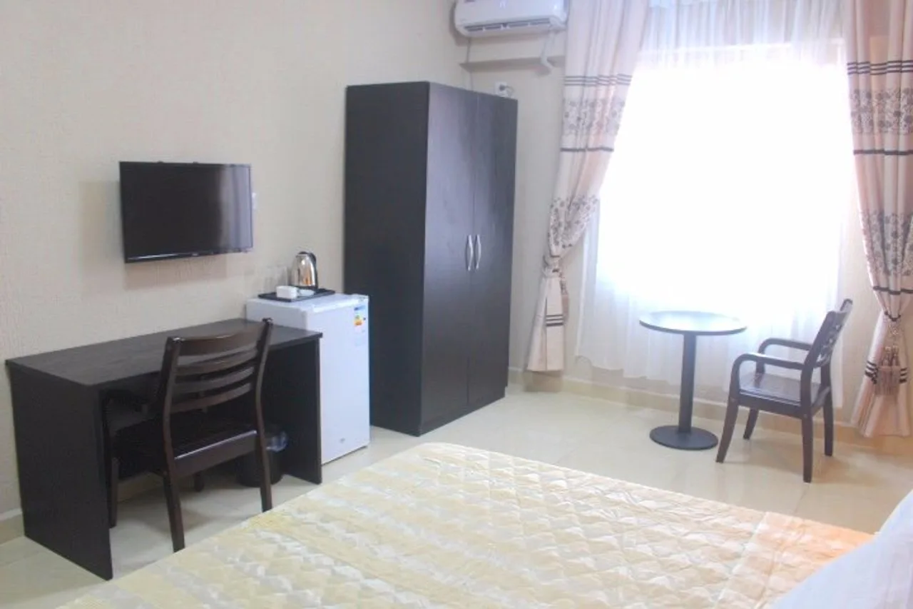 Corina Hotel — ภาพห้องพักและบรรยากาศ