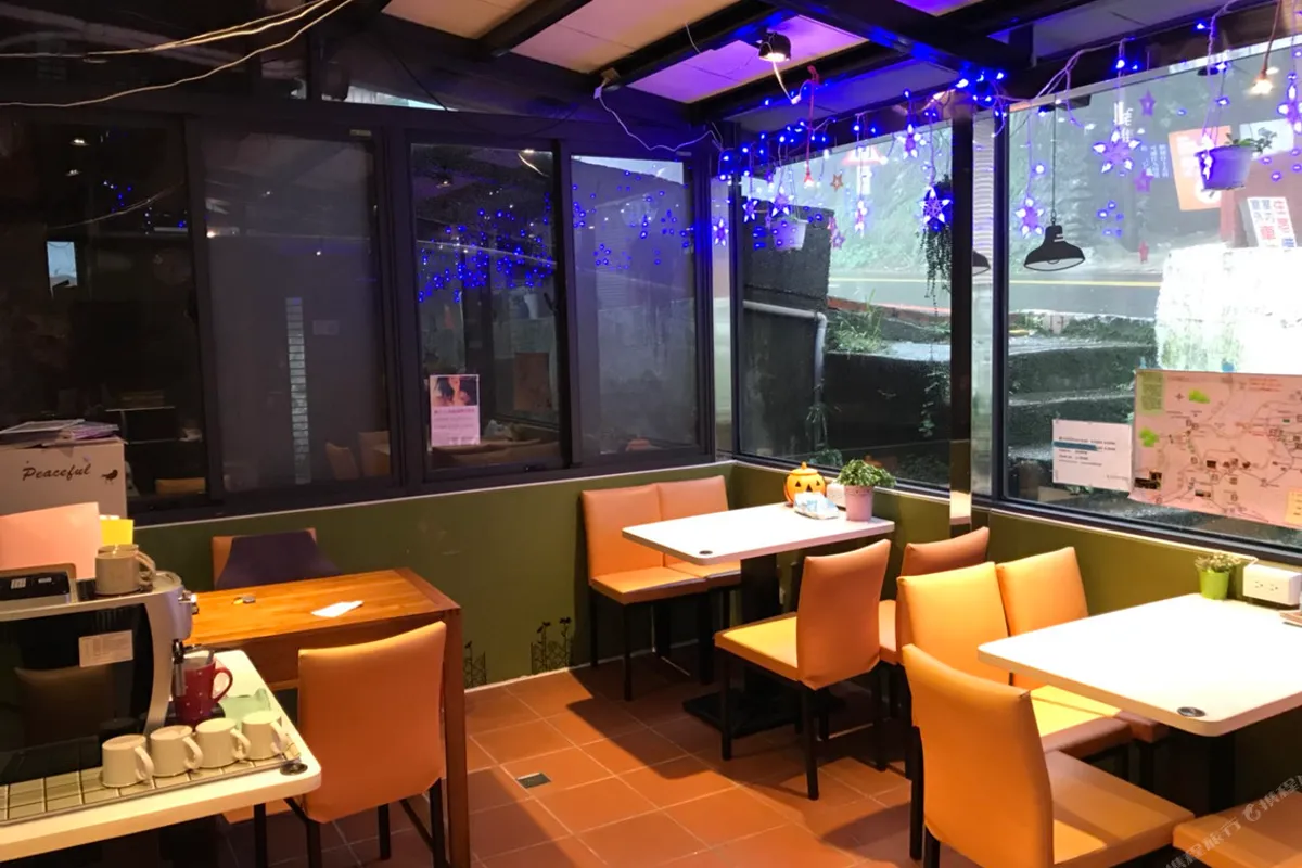 Corner Inn Jiufen — rooms and atmosphere