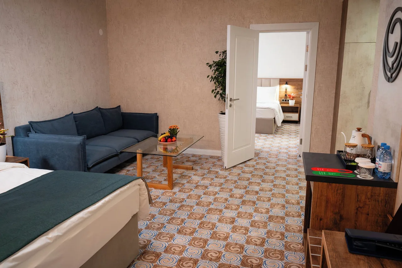 Cosmopolitan Hotel — ภาพห้องพักและบรรยากาศ