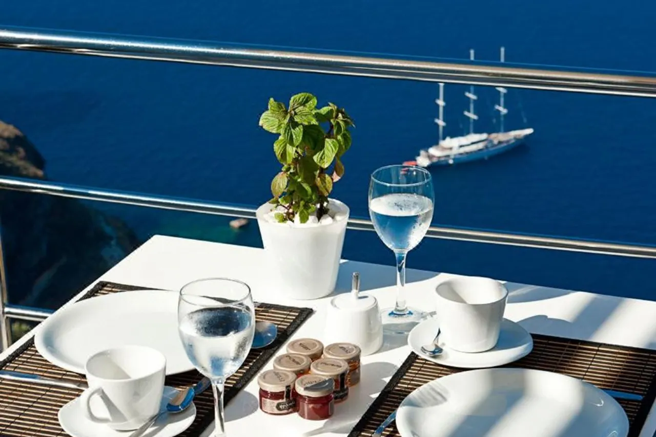 Cosmopolitan Suites - Small Luxury Hotels of the World — rooms and atmosphere