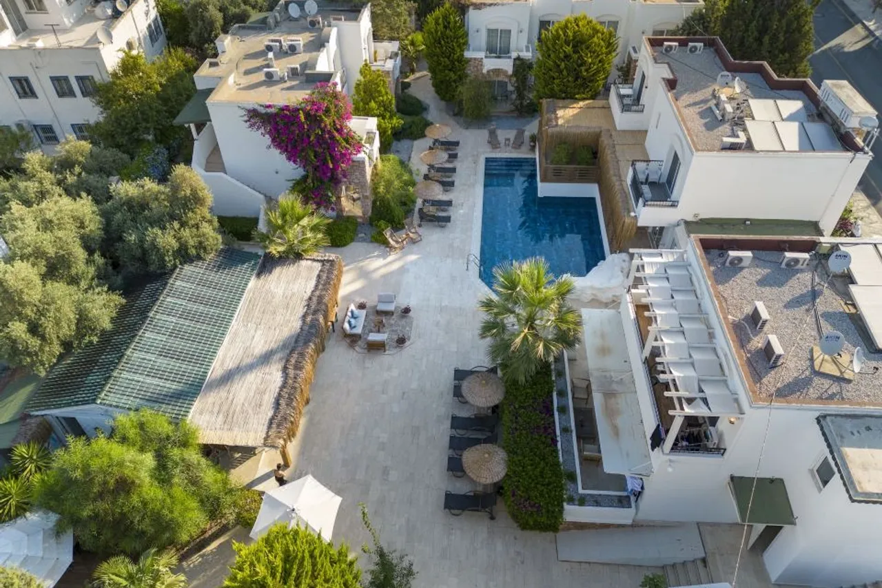 Costa Sariyaz Hotel Bodrum — rooms and atmosphere