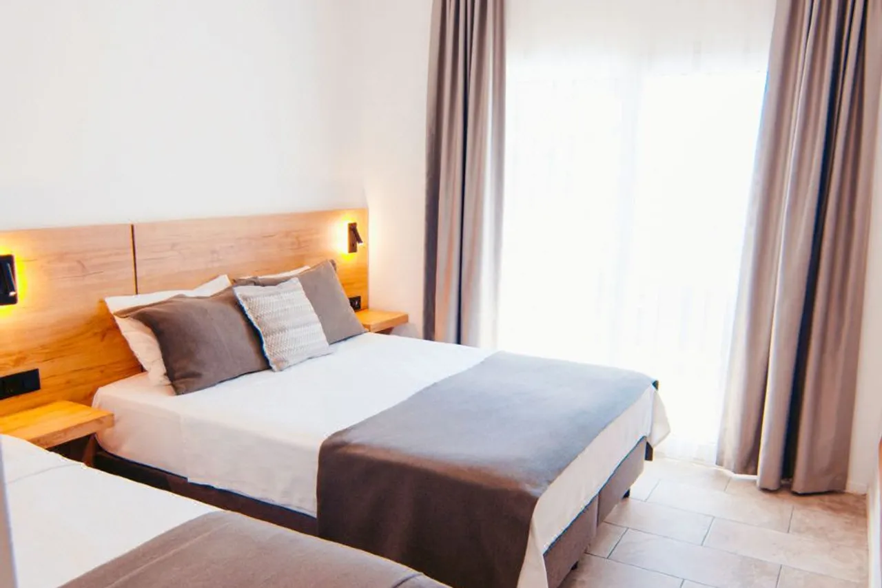 Costa Sariyaz Hotel Bodrum — rooms and atmosphere