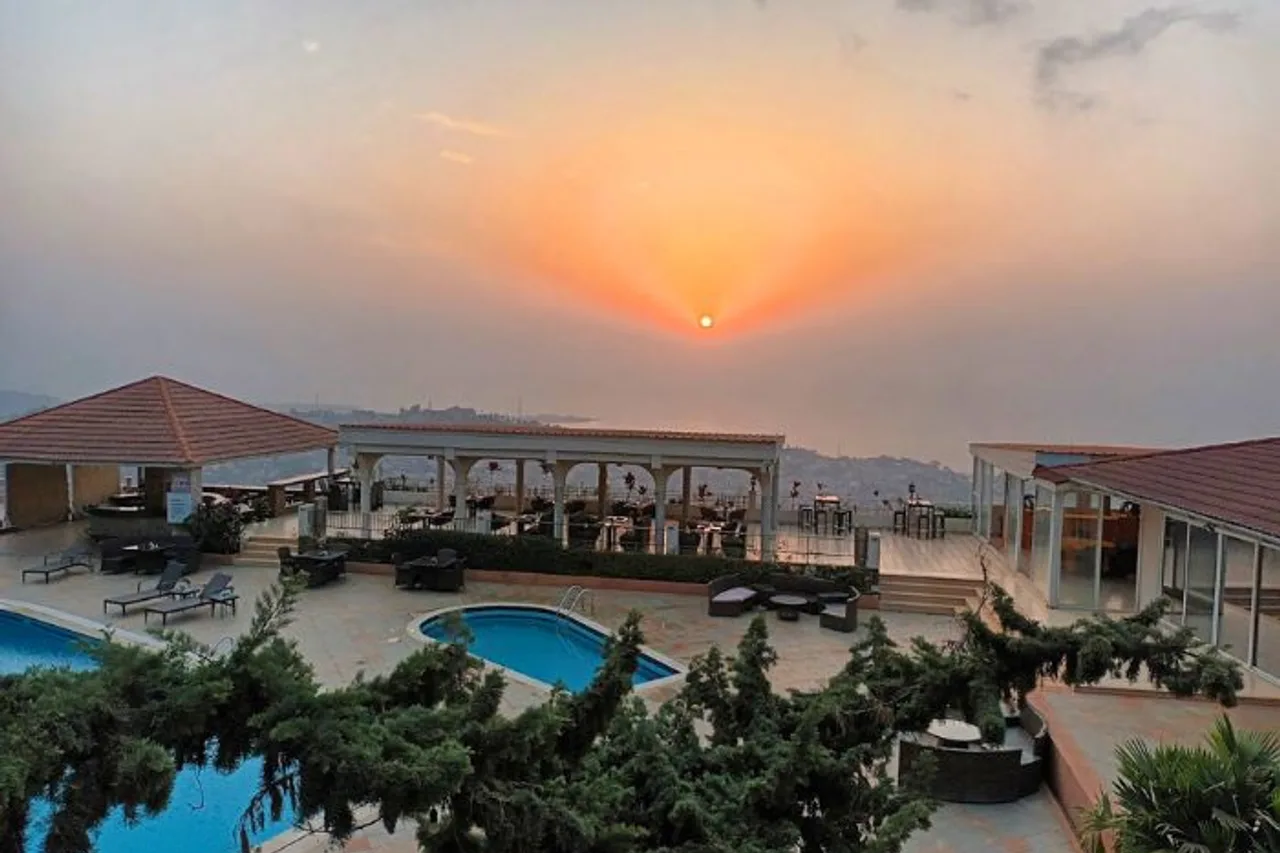 The Country Lodge Hotel — ภาพห้องพักและบรรยากาศ